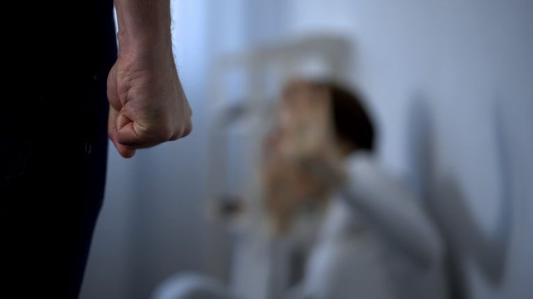 Deputadas lembram que violência doméstica cresceu na quarentena - (Foto: Depositphotos)