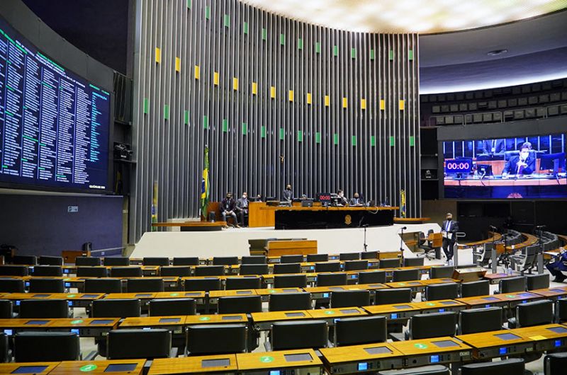 Projeto aprovado na Câmara nesta quinta-feira (22) chega ao Senado. Texto defende valorização da responsabilidade compartilhada do trabalho doméstico na publicidade - Agência Senado