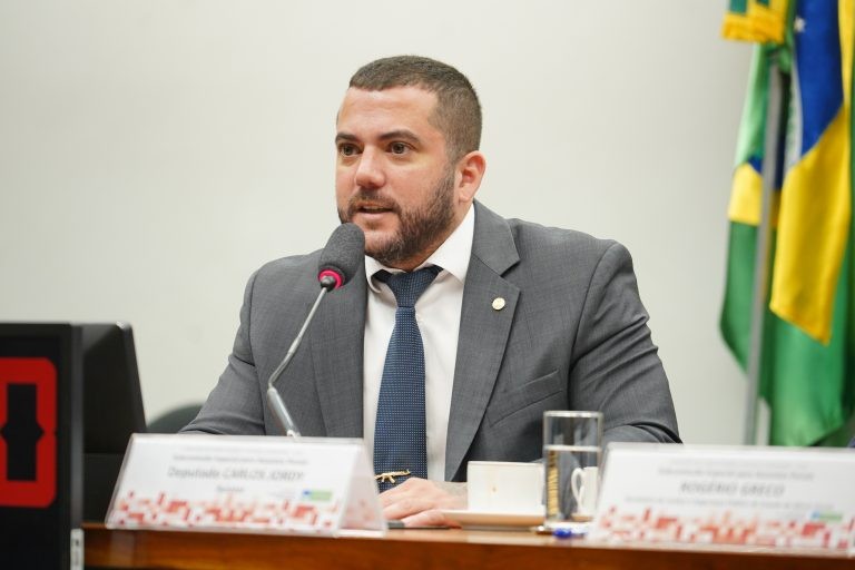 Deputado Carlos Jordy, relator do projeto de lei - (Foto: Pablo Valadares/Câmara dos Deputados)