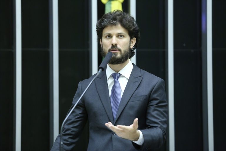 Deputado Marcelo Aro, relator da proposta na CCJ - (Foto: Marina Ramos/Câmara dos Deputados)
