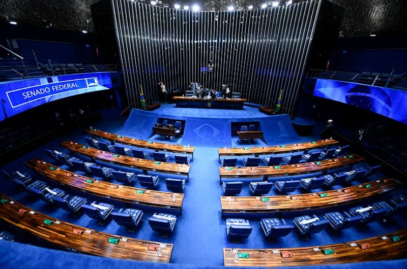 O projeto permite a servidores públicos civis e militares da saúde e da segurança pública contarem com o período de maio de 2020 a dezembro de 2021 para aquisição de direitos relacionados ao tempo de serviço