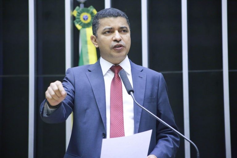 Bira do Pindaré recomendou a aprovação da proposta com mudanças - (Foto: Paulo Sergio/Câmara dos Deputados)