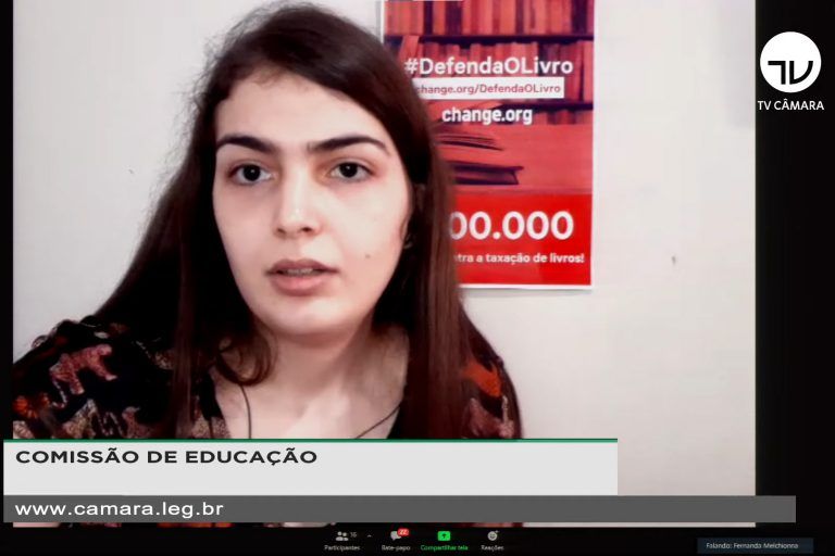 Julia Martins organizou a campanha #DefendaOLivro - (Foto: Reprodução/YouTube)