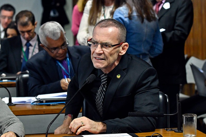 O senador Fabiano Contarato (PT-ES) registrou que os gastos do cartão corporativo do presidente da República “estão altíssimos, superando seus antecessores" - Geraldo Magela/Agência Senado