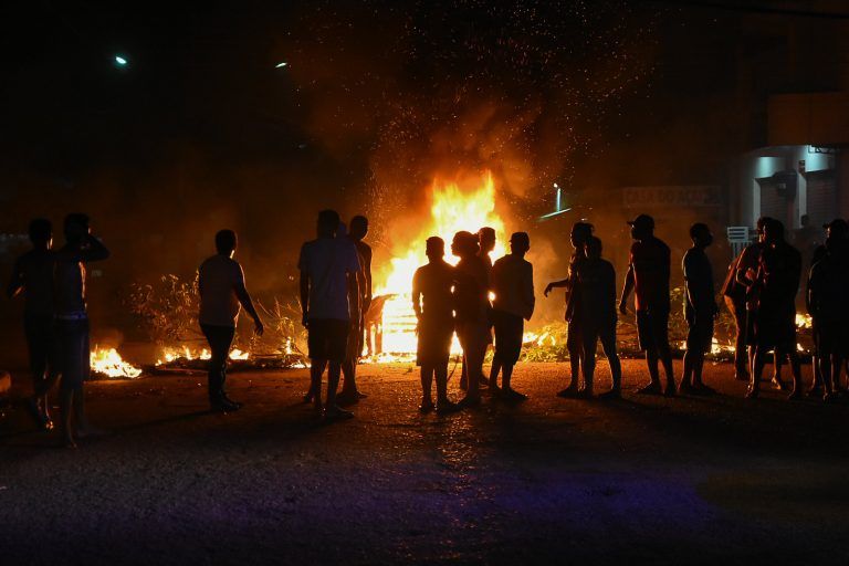 Pessoas protestam contra o apagão no fim do ano passado em Macapá (AP) - (Foto: Rudja Santos/Amazônia Real)
