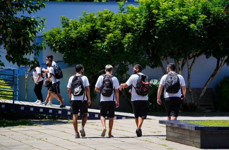 Prêmio é concedido a três pessoas ou entidades que promovem a educação - (Foto: Ricardo Wolffenbüttel/Governo de SC)