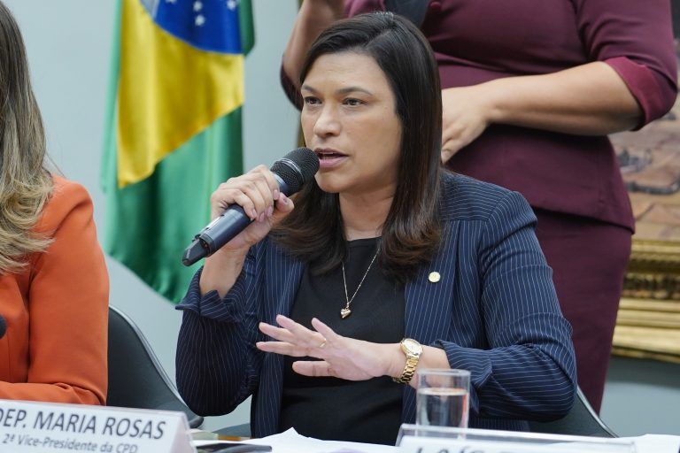 Maria Rosas: linguagem acessível a pessoas com deficiência - (Foto: Pablo Valadares/Câmara dos Deputados)