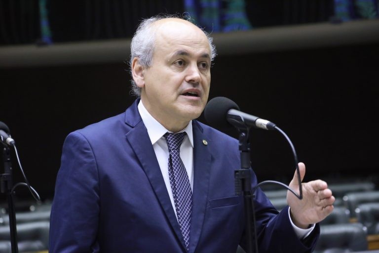 Fruet: usuário precisa se organizar e adotar medidas para mitigar efeitos adversos - (Foto: Paulo Sergio/Câmara dos Deputados)