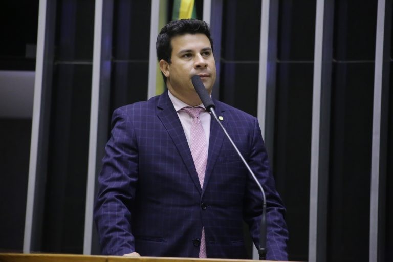 Carlos Veras: adjudicação poderia ajudar na solução de conflitos agrários - (Foto: Paulo Sergio/Câmara dos Deputados)