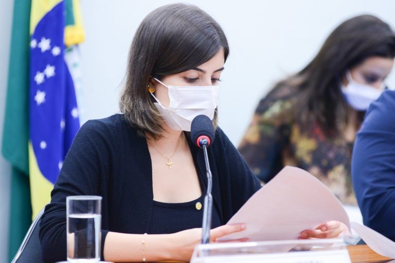 Tabata Amaral: 