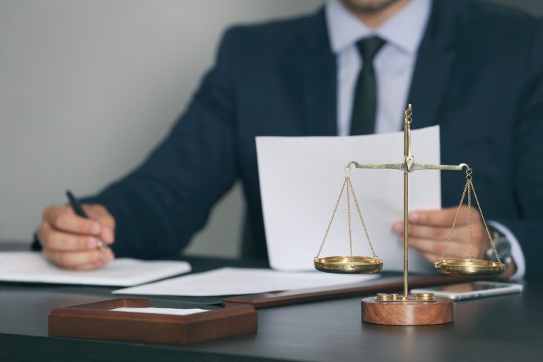 Para autor, não se pode usar arbitragem em contratos de adesão, em relações de consumo - (Foto: Depositphotos)