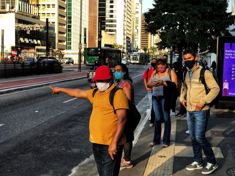 Trabalhadores enfrentam grande risco de contaminação nos transportes públicos - (Foto: Roberto Parizotti/Fotos Públicas)