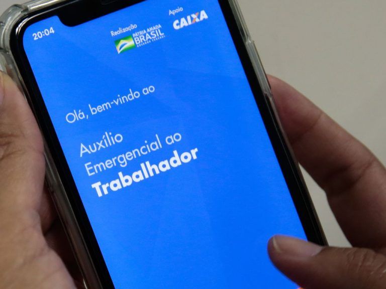 O benefício previsto para 2021 é de quatro parcelas de R$250 - (Foto: Marcello Casal Jr/Agência Brasil)