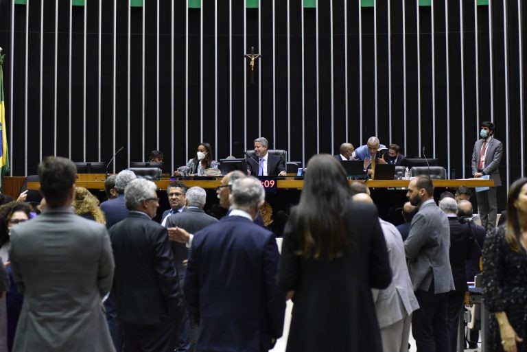 Votação foi acompanhada por representantes dos agentes de saúde - (Foto: Paulo Sergio/Câmara dos Deputados)