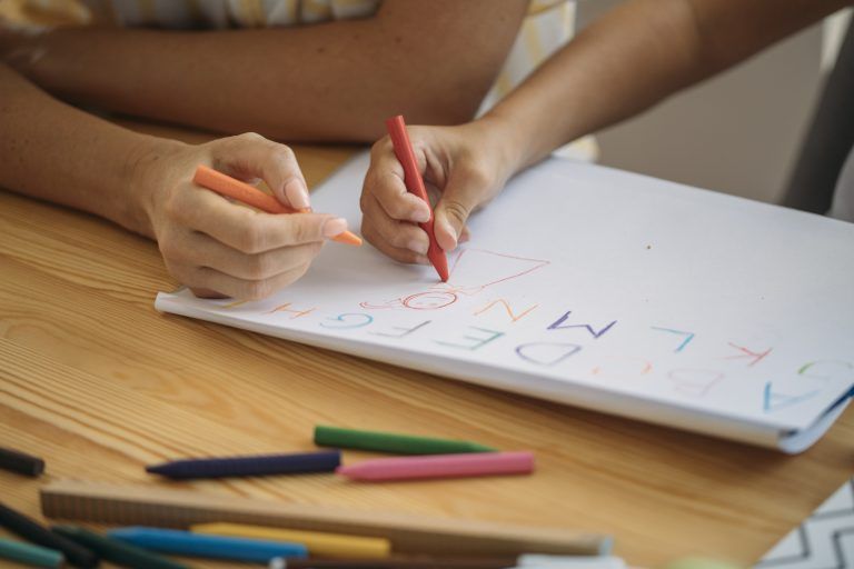 Projeto em discussão na Câmara permite oferta de educação básica em casa sob responsabilidade dos pais - (Foto: Depositphotos)