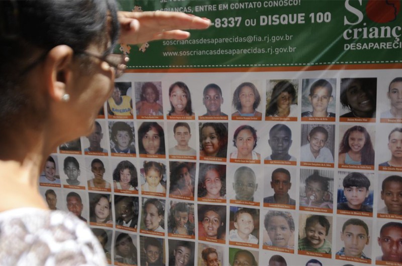Programa do RJ divulga fotos de crianças e adolescentes desaparecidos: projeto quer ampliar divulgação em todo o país - Tânia Rêgo/Agência Brasil