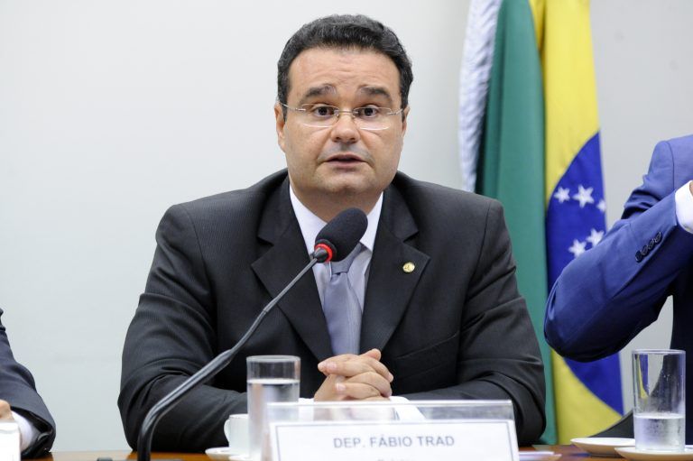 Trad: muitas vezes o consumidor tem que acessar sucessivas páginas - (Foto: Cleia Viana/Câmara dos Deputados)