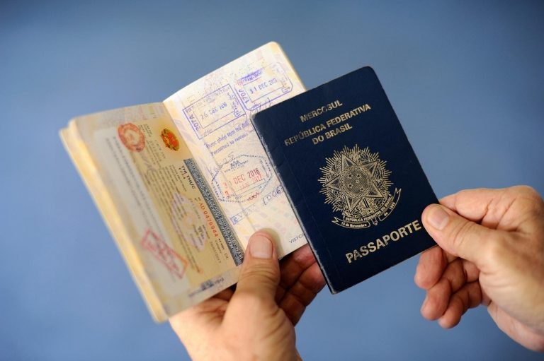 Atualmente, a taxa para emissão de passaporte é de R$ 257,25 - (Foto: Pedro França/Agência Senado)