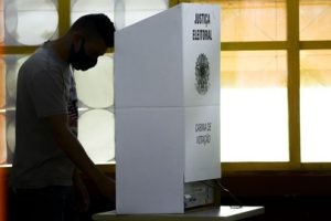 Até março, a Justiça Eleitoral registrou 148,3 milhões de eleitores - (Foto: Marcelo Camargo/Agência Brasil)