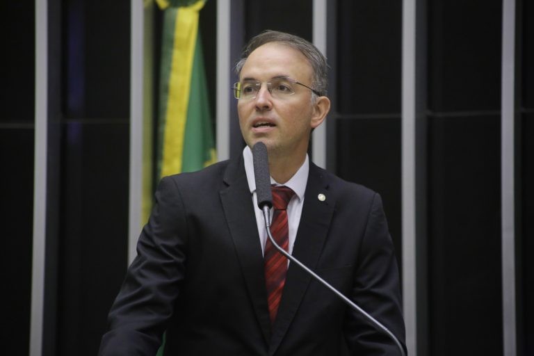 Leo de Brito, autor do projeto de lei - (Foto: Paulo Sergio/Câmara dos Deputados)