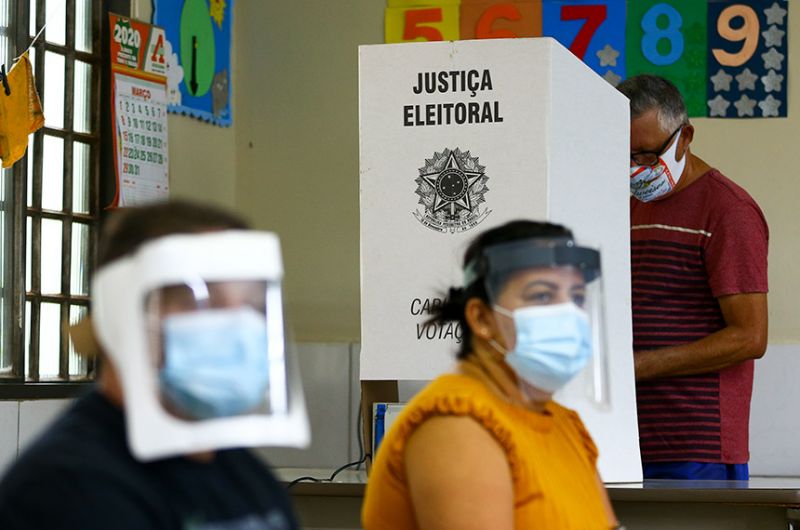 A proposta aumenta de seis para 12 meses o tempo mínimo de filiação partidária e de domicílio eleitoral - Marcelo Camargo/Agência Brasil