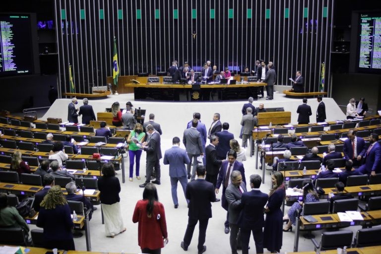Deputados participam de sessão no Plenário da Câmara - (Foto: Paulo Sergio/Câmara dos Deputados)