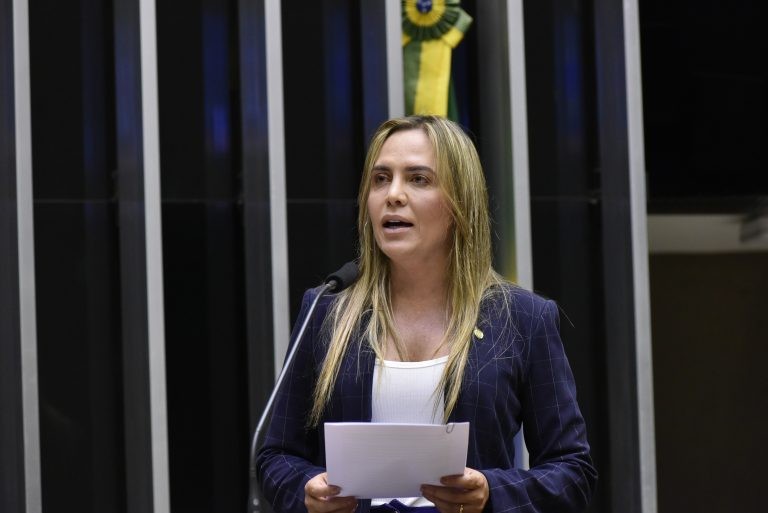 Celina Leão: 