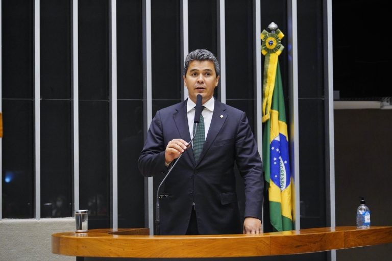 O autor do projeto, deputado Diego Garcia - (Foto: Pablo Valadares/Câmara dos Deputados)
