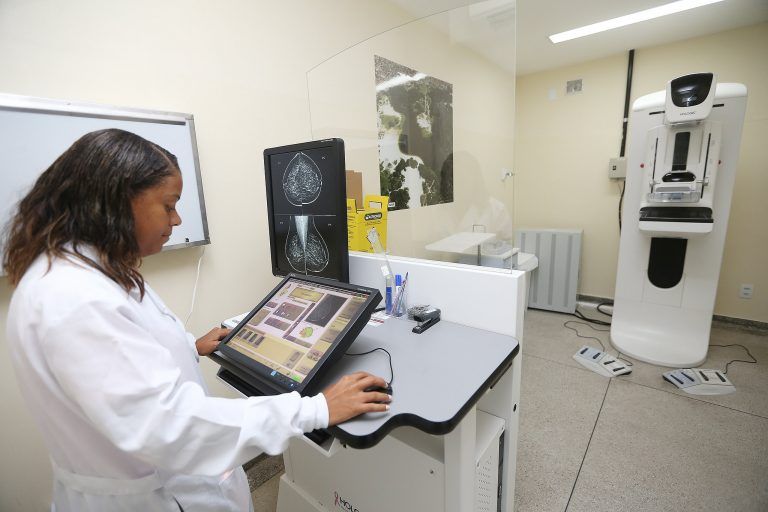 O prêmio reconhece entidades que trabalham pela saúde da mulher - (Foto: Camila Souza/Governo da Bahia)