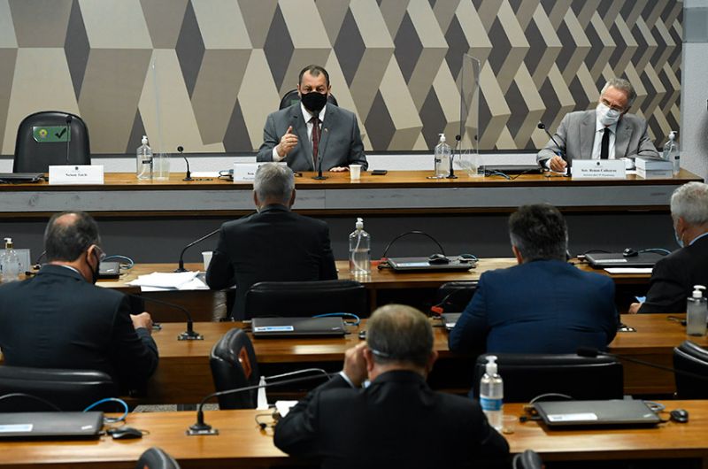 Omar Azis e Renan Calheiros (Mesa) são, respectivamente, o presidente e o relator da CPI - Jefferson Rudy/Agência Senado