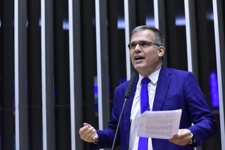 Antônio Furtado: serviços devem ter responsabilidades compatíveis com peculiaridades do atendimento a idosos - (Foto: Zeca Ribeiro/Câmara dos Deputados)