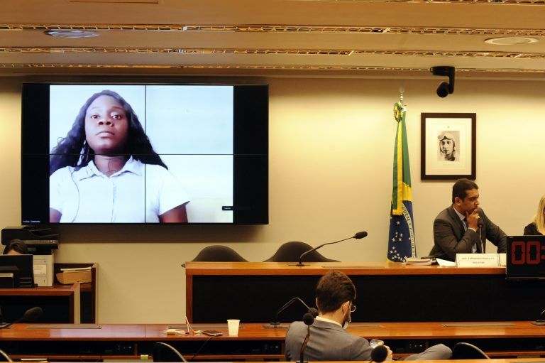 Érika Dias, filha adotiva de Flordelis, durante depoimento ao Conselho de Ética - (Foto: Gustavo Sales/Câmara dos Deputados)