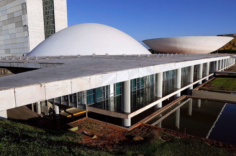 O auxílio em 2021 é limitado a uma pessoa por família, sendo que a mulher chefe de família tem direito a R$ 375 e quem mora sozinho recebe R$ 150 - Roque de Sá/Agência Senado