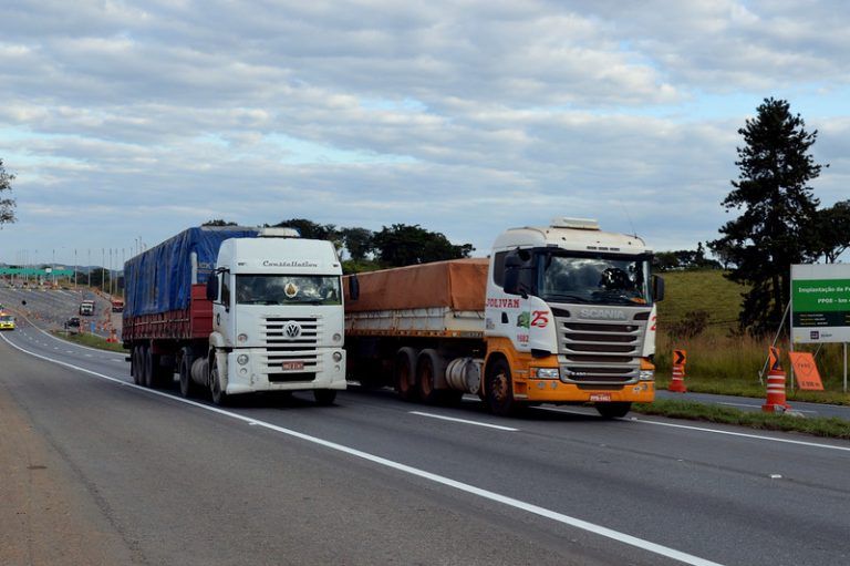 Transporte rodoviário corresponde a 50% do transporte de cargas no Brasil - (Foto: Miguel Ângelo/CNI)