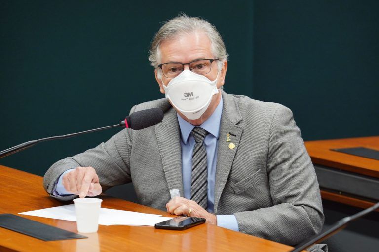 Passarinho: benefício acarretaria mais custos na conta de luz - (Foto: Pablo Valadares/Câmara dos Deputados)