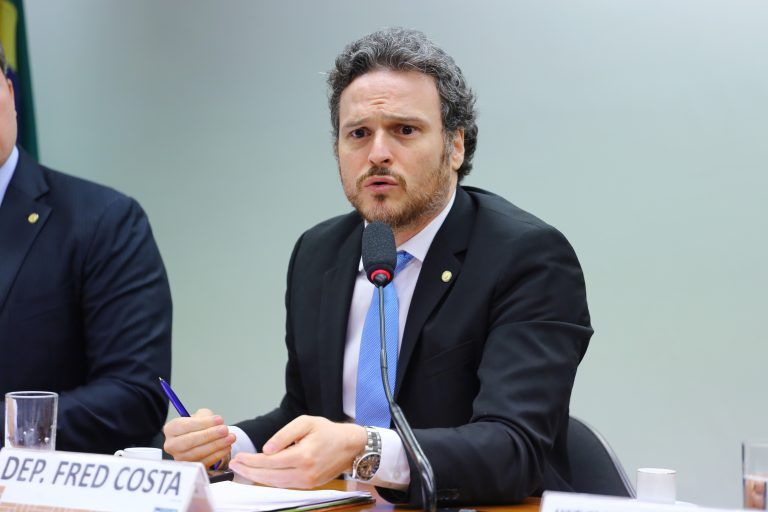 Deputado Fred Costa, relator do projeto de lei - (Foto: Vinícius Loures/Câmara dos Deputados)