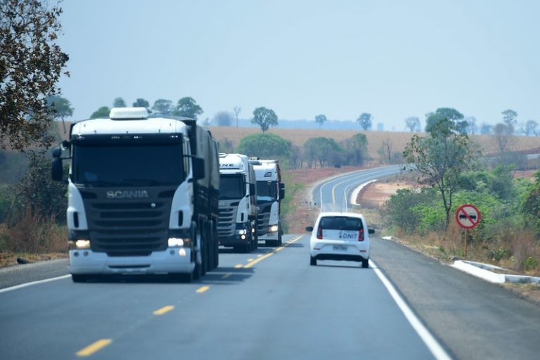 Transporte rodoviário de cargas é preponderante no País - (Foto: Ricardo Botelho/MInfra)
