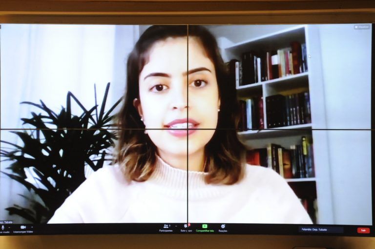 Tabata Amaral: medida beneficiaria 18 milhões de estudantes - (Foto: Gustavo Sales/Câmara dos Deputados)