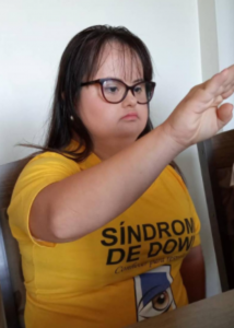 Luana Rolim de Moura (PP) ao tomar posse na Câmara de Vereadores de Santo Ângelo - (Foto: Institucional/Câmara de Vereadores de Santo Ângelo)