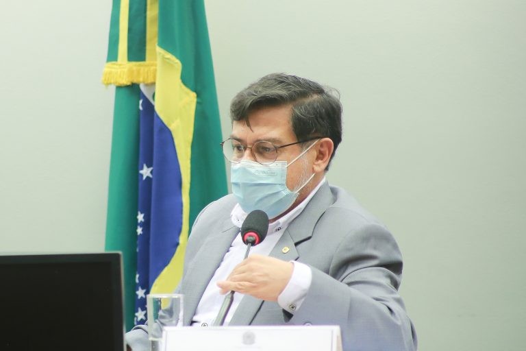 O relator Eduardo Barbosa recomendou a aprovação do projeto - (Foto: Paulo Sérgio/Câmara dos Deputados)