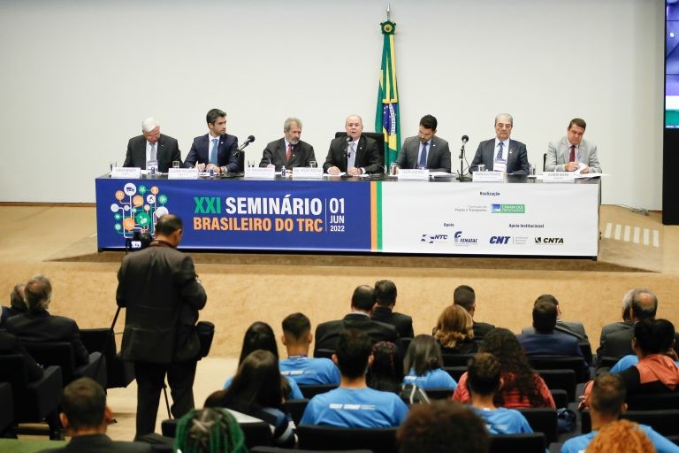 Custo do frete e do combustível dominou o debate - (Foto: Elaine Menke/Câmara dos Deputados)