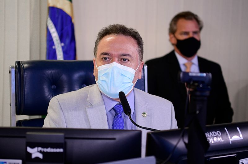 O senador Roberto Rocha, presidente da Comissão Mista Temporária da Reforma Tributária, durante a leitura do relatório na semana passada - Pedro França/Agência Senado