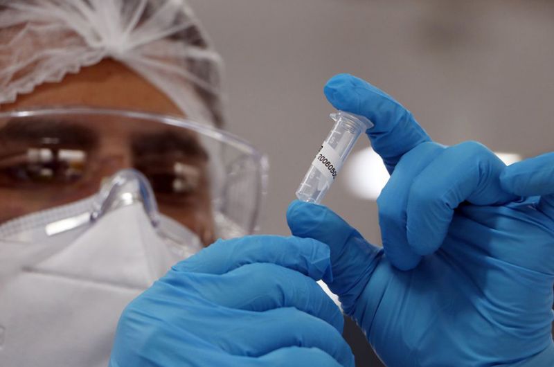 Parte dos recursos será destinada à aquisição de 100 milhões de doses de vacina da Pfizer - Peter Ilicciev/Fiocruz