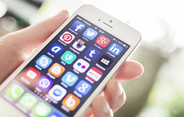 Depurados querem punir redes sociais por censura sem decisão judicial - (Foto: Mactrunk/DepositPhotos)