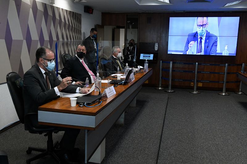 Na CPI da Pandemia, nesta terça-feira (11), o diretor-presidente da Anvisa, Antonio Barra Torres, confirmou proposta de alteração da bula da medicação e falou sobre "tratamento precoce" e imunidade de rebanho