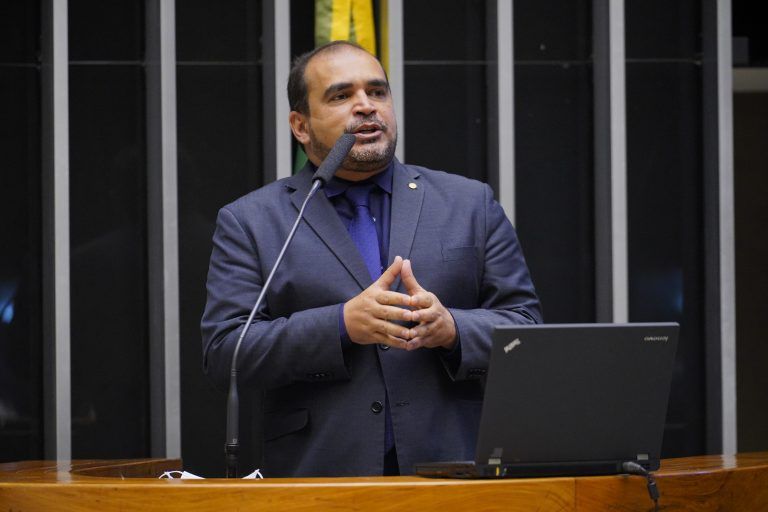 Freitas: medida contribuirá para evitar mortes e colapso do sistema de saúde - (Foto: Pablo Valadares/Câmara dos Deputados)