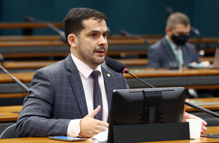 O relator, Capitão Alberto Neto, apontou a inadequação da proposta - (Foto: Cleia Viana/Câmara dos Deputados)