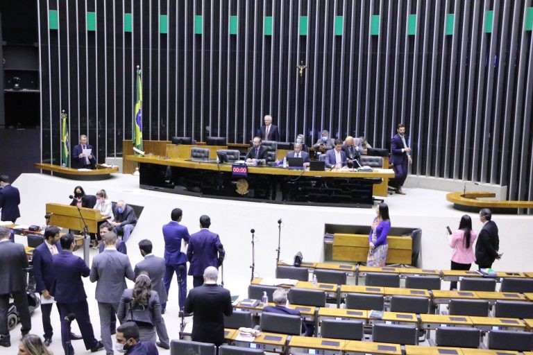 Deputados na sessão do Plenário desta terça-feira - (Foto: Elaine Menke/Câmara dos Deputados)