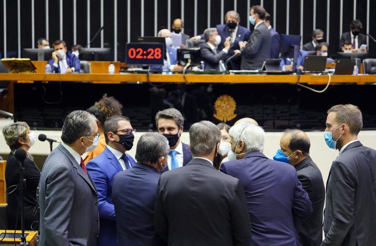 Deputados aprovaram o texto principal do projeto sobre licenciamento nesta quarta - (Foto: Pablo Valadares/Câmara dos Deputados)