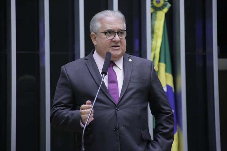 Augusto Coutinho recomendou a aprovação do projeto com mudanças - (Foto: Paulo Sergio/Câmara dos Deputados)